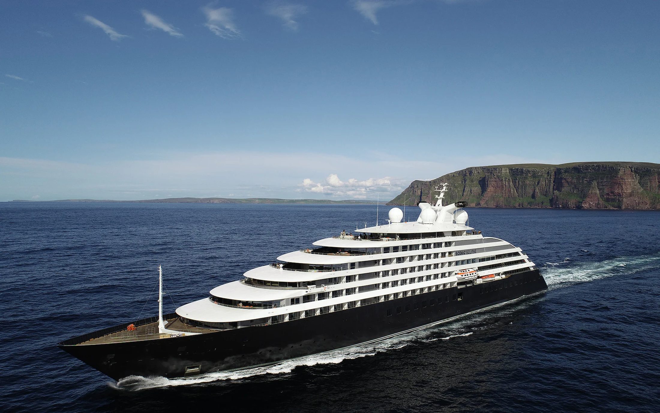 Die Scenic Eclipse auf hoher See, unterwegs zu ihren nächsten Destinationen